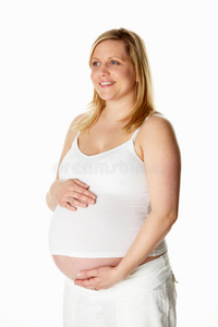 8个月孕妇穿白色衣服的摄影棚肖像