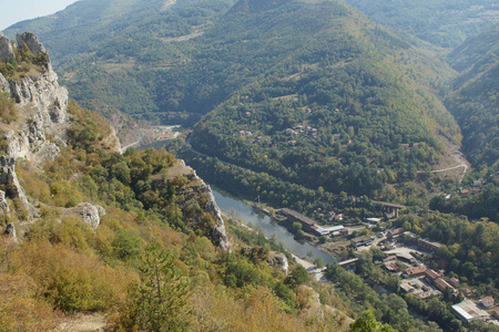 令人惊叹的保加利亚伊斯卡峡谷巴尔干山脉全景