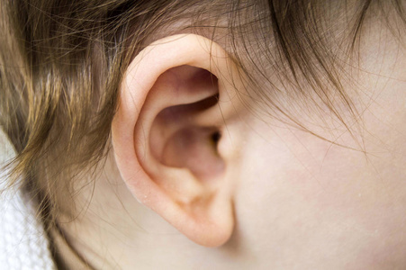 s ears, middle ear infections and medical treatment in infants,e