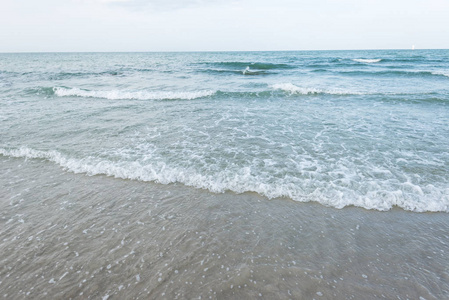 日光松弛景观观中的海滩与软浪