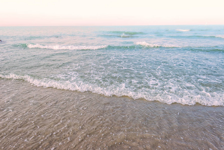 日光松弛景观观中的海滩与软浪