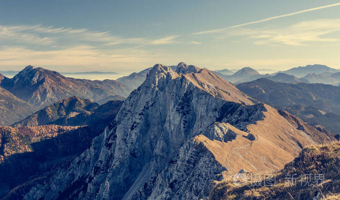 壮观的山山脊全景