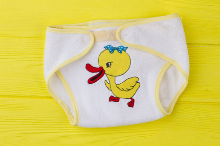 卡通鸭形象在婴儿内裤照片