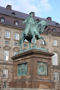 丹麦哥本哈根弗雷德里克七世国王雕像。
