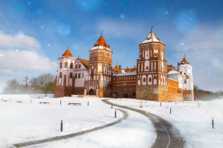 白俄罗斯密尔城堡综合体明斯克地区冬季全景图