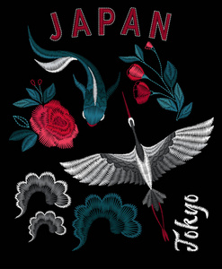 日本民族锦鲤鱼鹤海波和美丽的花朵。 为时尚而刺绣。 矢量图。