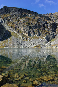 保加利亚Malyovitsa峰附近的Elenski湖景观