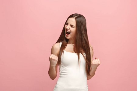 赢得成功的女人快乐的狂喜庆祝成为赢家。女性模型的动态能量图像