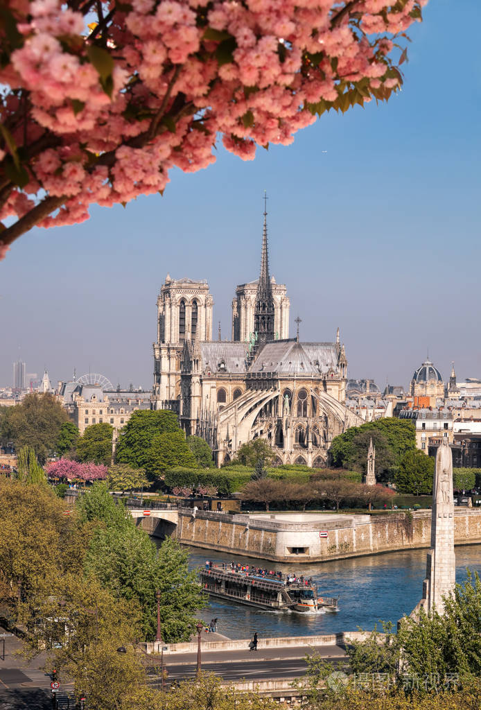 巴黎圣母院大教堂与法国塞纳河上的船照片-正版商用图片11jq4l-摄图新