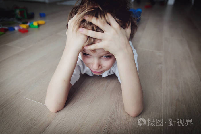 悲伤的孩子, 家里的压力和抑郁