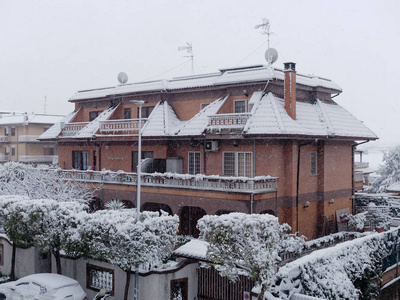 雪天下的房屋建设