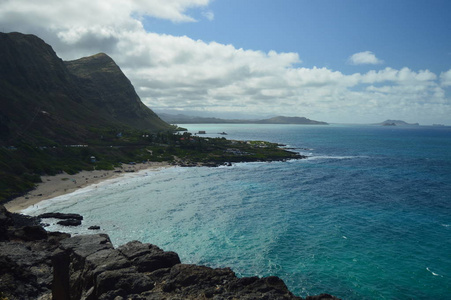 美丽悬崖的全景。 2017年7月9日，美国夏威夷瓦胡岛。
