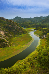 里耶卡 Crnojevica 河附近斯卡达尔湖黑山