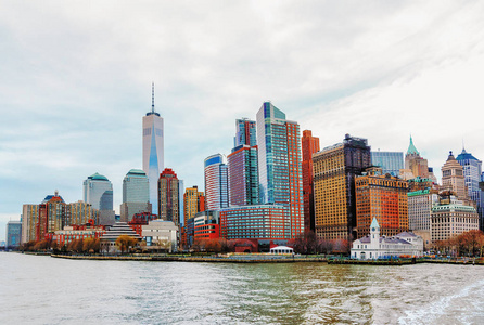 纽约市(美国最大城市及最大的商港,也是世界经济中心之一,被人们誉为