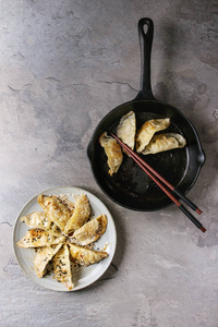 Gyozas 锅贴亚洲饺子