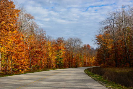 秋天路在图片岩石国家湖岸, Munising, Mi, 美国