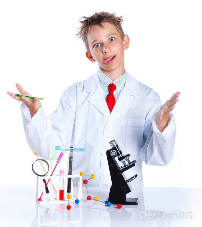 实验室里的小男孩科学家