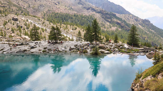 蓝色湖泊，阿雅斯山谷.