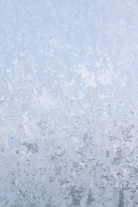 冰冻冰窗上的冬季冰霜图案