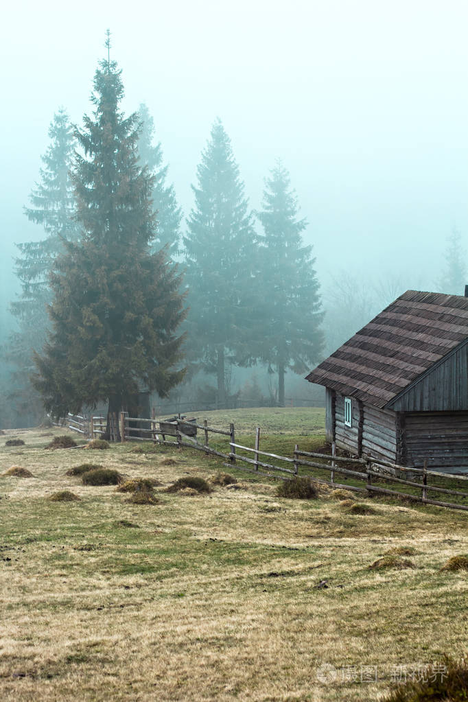 在山上的房子.喀尔巴阡山山脉