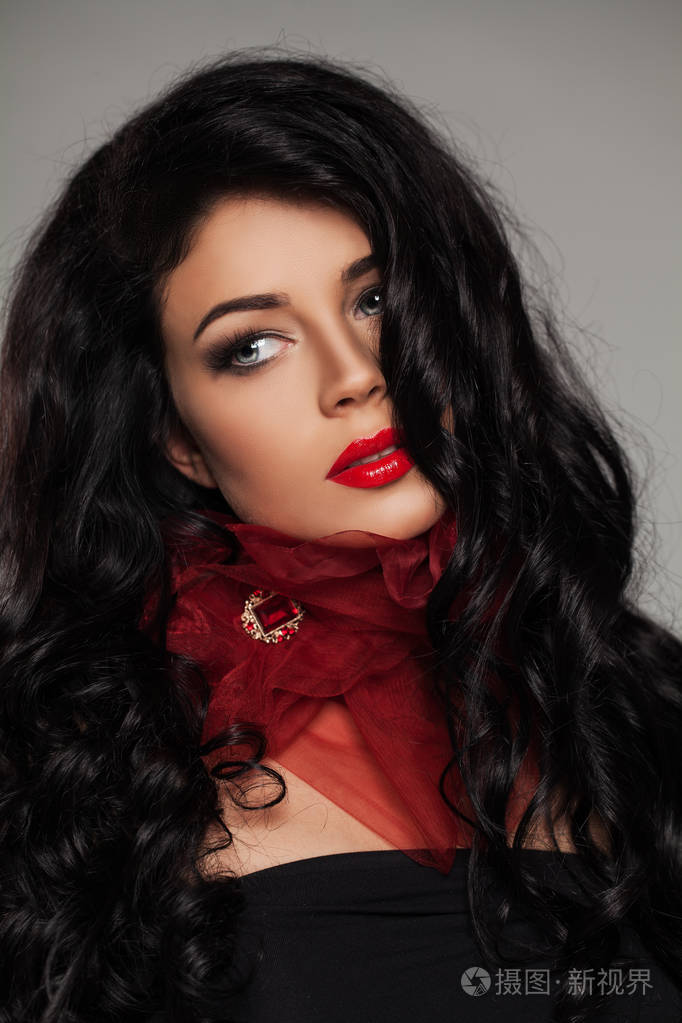 美丽的女性面孔.性感黑发女性肖像