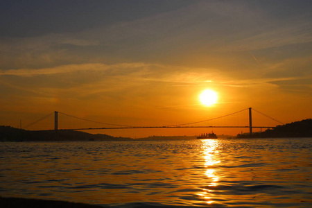 博斯普鲁斯大桥和日落