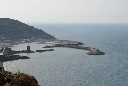 意大利撒丁岛海滩和水晶海的全景