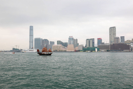 香港九龙多云朦胧冬景图片