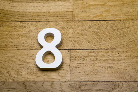 在木地板, 实木复合地板上的数字是八