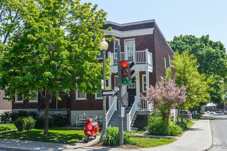 韦斯特蒙特的房子是蒙特利尔岛上一个富裕的郊区，曾经是加拿大最富有的社区。