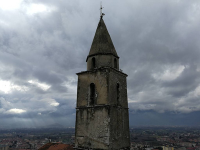 圣玛丽亚德尔格拉齐教堂钟楼，俯瞰历史中心