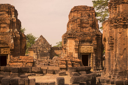 泰国东北部伊桑省BuriRam省PrasatMuangTam的高棉寺遗址。泰国，Buriram，2017年11月。