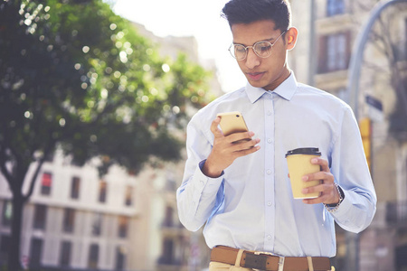 帅哥摘草视频播放网站_帅哥摘草视频播放网站免费