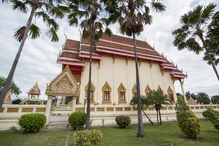 沃特Klang在城市中心的Buriram在伯里拉姆省在伊桑在泰国东北部。泰国，Buriram，2017年11月。