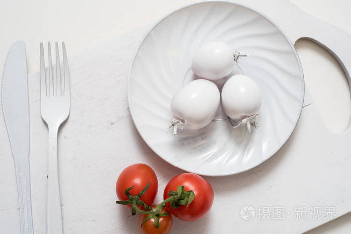 艺术理念白色的西红柿, 用颜料作画.亮点三红西红柿.鲜红色西红柿