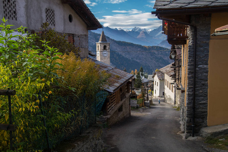 在阿尔卑斯的意大利村庄