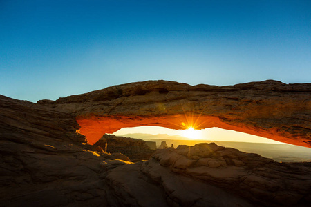 美萨拱门犹他州风景与美丽的日出光