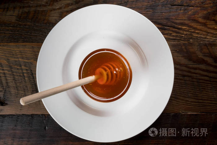 蜂蜜壶和北斗以白盘子为中心照片 正版商用图片11qo47 摄图新视界 蜂蜜壶和北斗以白盘子为中心照片 正版商用图片11qo47 摄图新视界