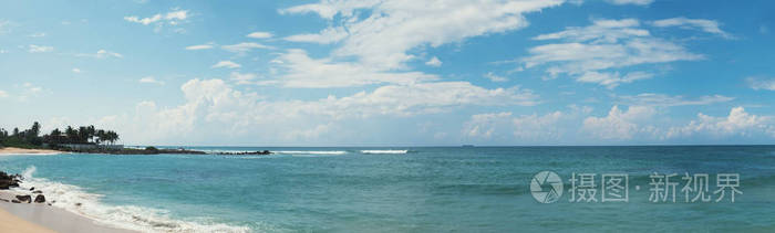 Midigama 沙滩和蓝色波浪全景