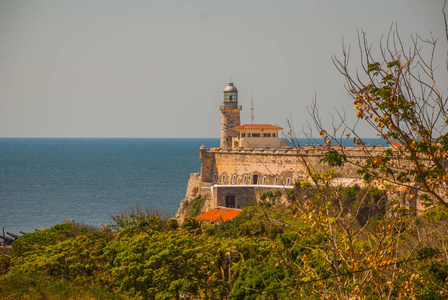 卡斯蒂略德尔莫罗灯塔。风景与老堡垒和海湾。古巴。哈瓦 那