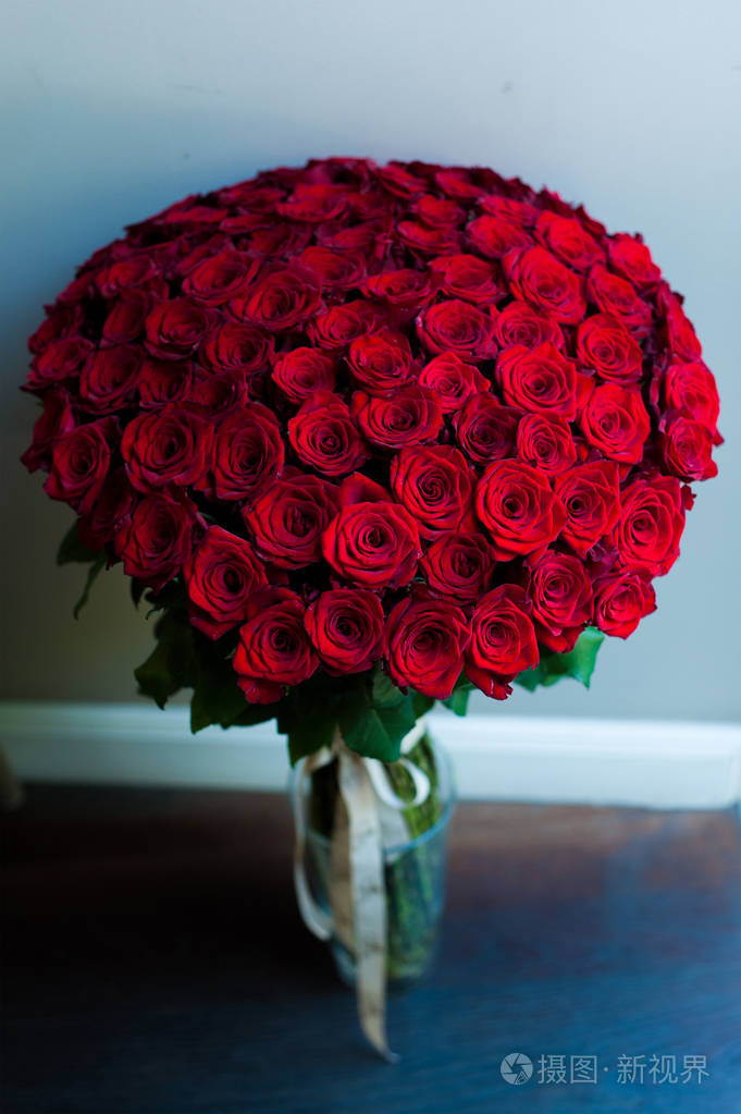 红白玫瑰一百朵