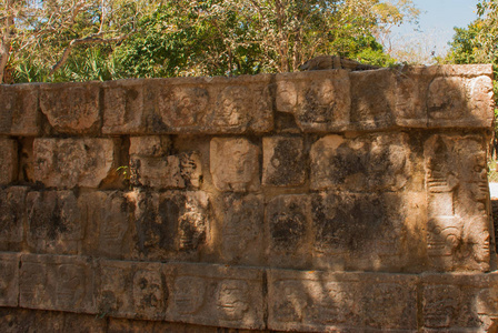 玛雅人石头上的头骨图纸石头的质地墨西哥奇琴伊察。尤卡坦半岛