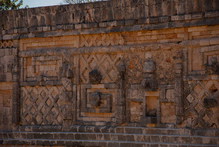 古代玛雅画上的石头。片段.尤卡坦半岛, 墨西哥乌斯马尔