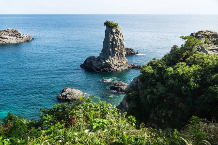 韩国济州岛西归浦海域的岩石形成