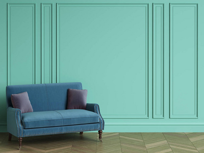 蓝色沙发与紫罗兰枕头在经典的内部与复制空间。绿松石色墙壁与模塑。 地板拼花人字形数字插图。 3D渲染