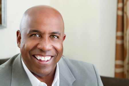 只怪我太美网名微笑的非洲裔美国人照片