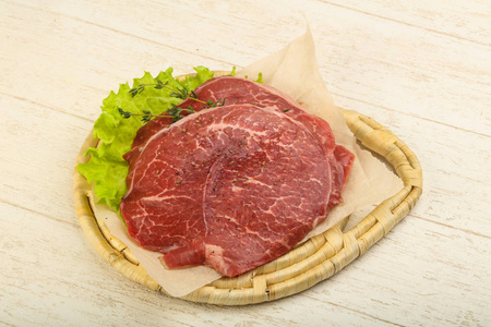 加香料的生牛肉片