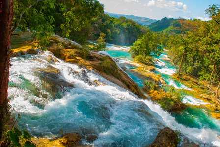 特别瀑布在墨西哥, 风景与瀑布看法 Azul 附近帕伦克。恰帕斯州