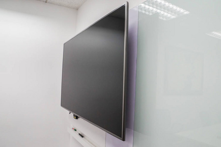 近距离LED大互联网电视屏幕与白板在会议室
