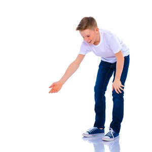 小男孩手指向图片